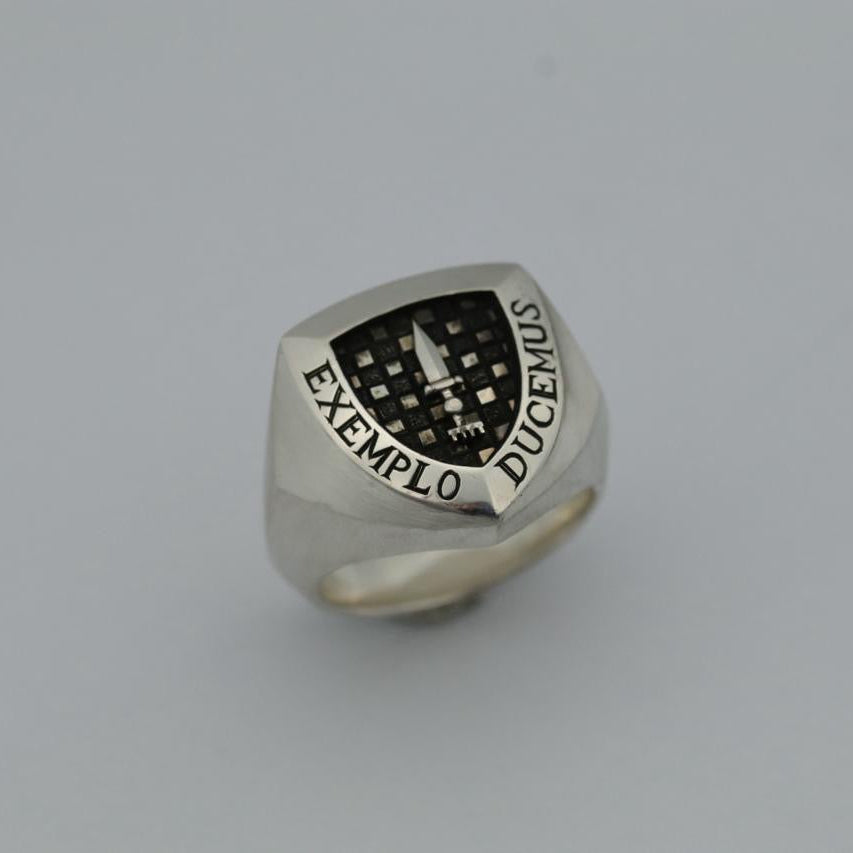 EO inf 10 - Chevalière en argent