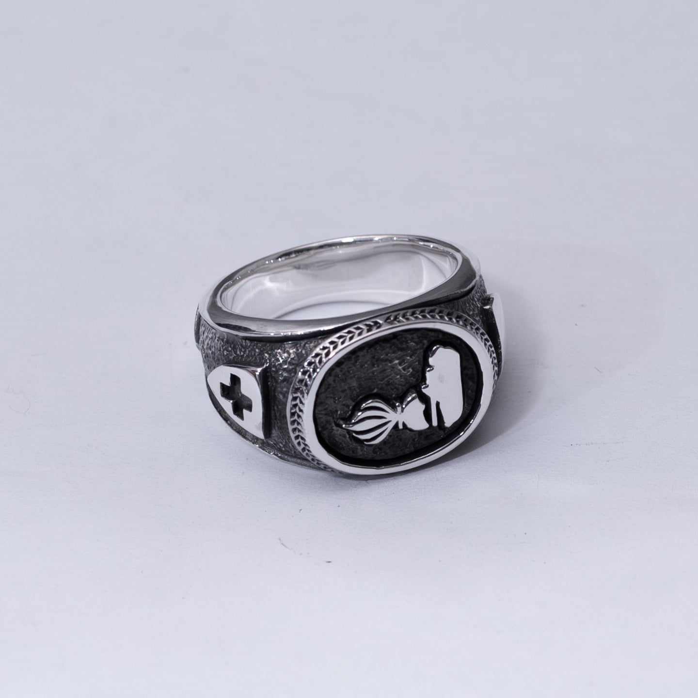 Silver Silver Cranching Snate Grenadier