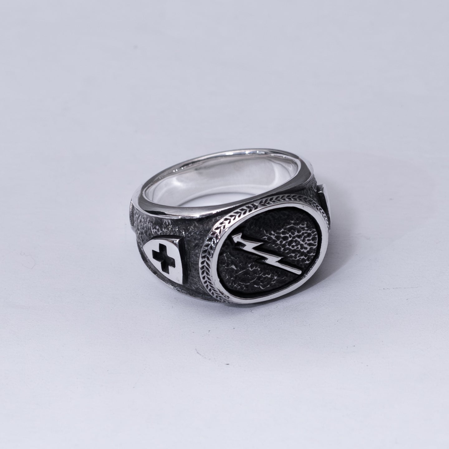 Transmission soldier - Silver signet ring