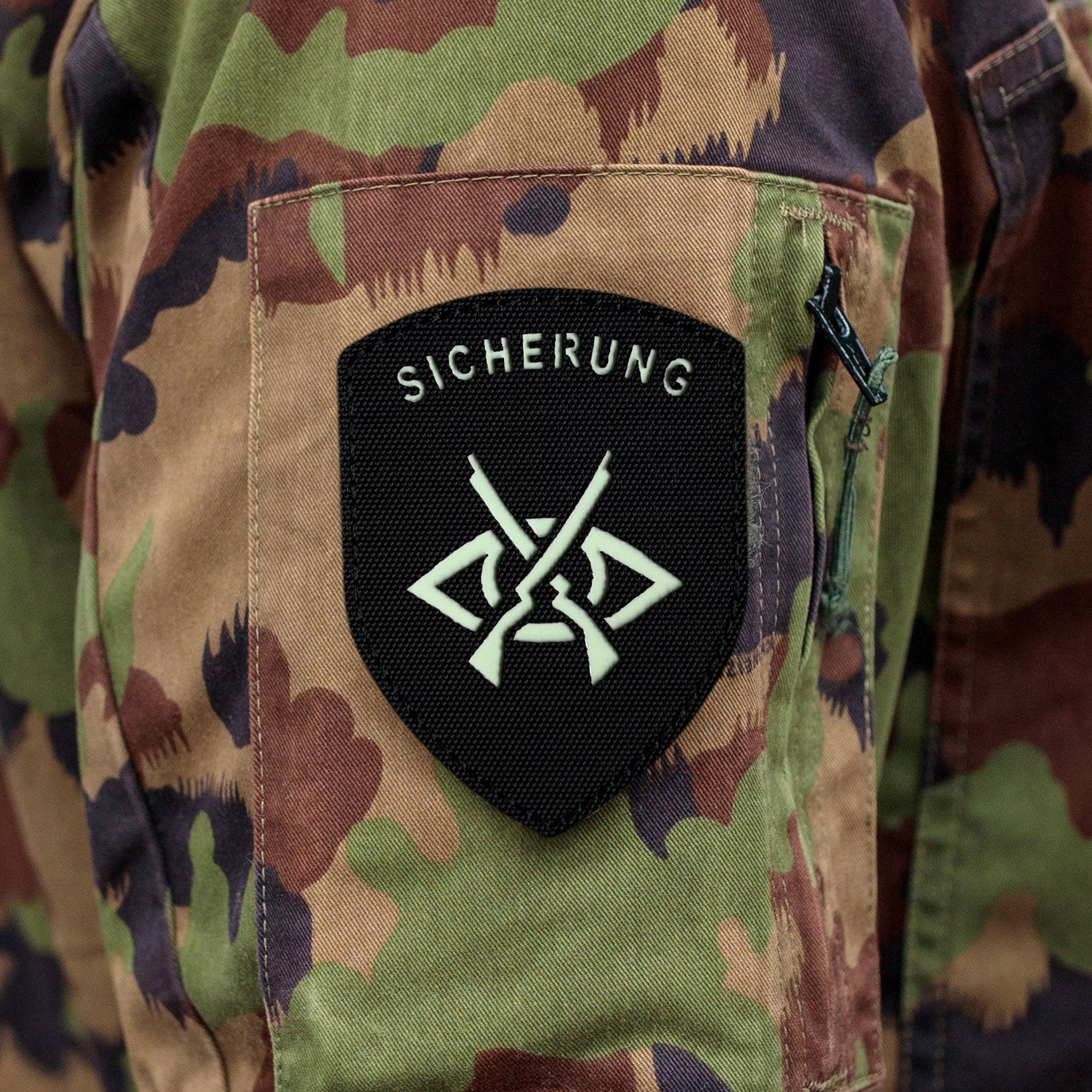 SURUTED soldier - badge - fluorescent